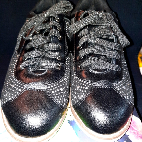 Women's Shoes - Picture 1 of 4